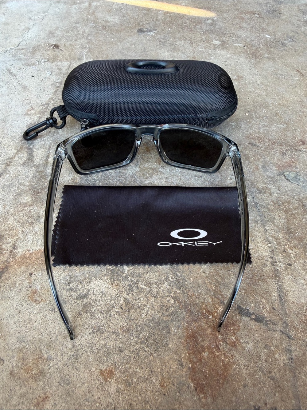 Oakley Holbrook Sunglasses Black Polar Irid Prizm Lens Clear Crystal Black Frame - Picture 3 of 4